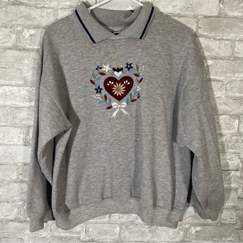 Vintage Gray Embroidered heart floral collared sweatshirt size large cottagecore